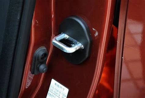 Čelična kuka na okviru karoserije auta: Malo vozača zna za drugu ...