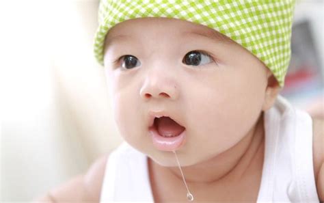宝宝流口水 分清生理还是病理很重要