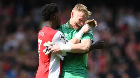 Arsenal vs. Man United result: Ronaldo scores, but Gunners claim top ...