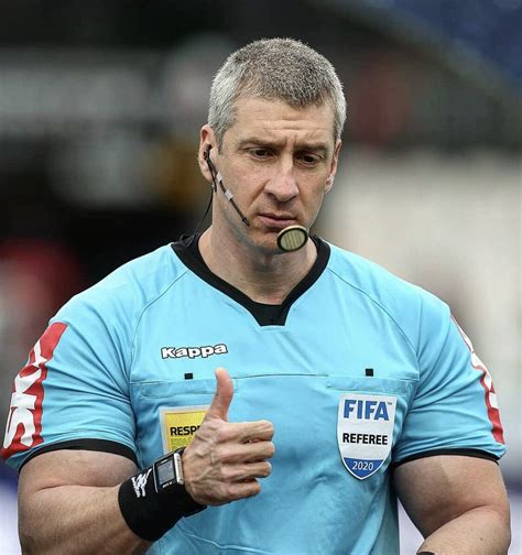 축구 심판계의 아다마 트라오레 ㄷㄷㄷㄷ.gif - 포텐 터짐 최신순 - 에펨코리아