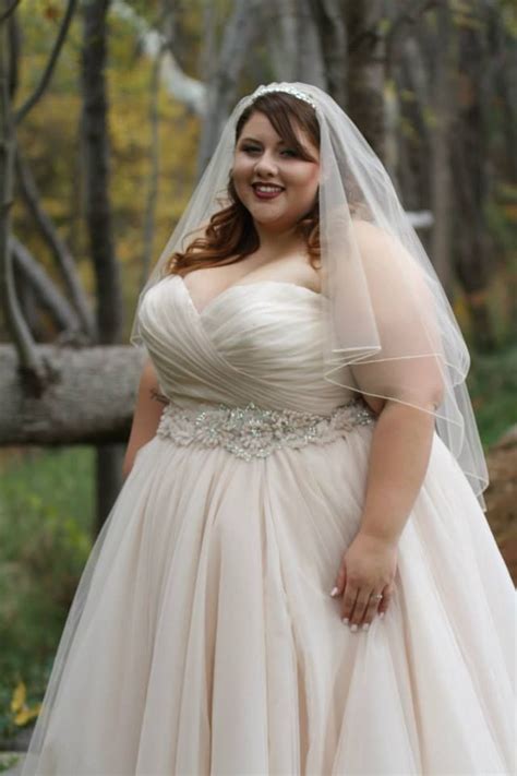 Image result for Plus Size Bride Poses
