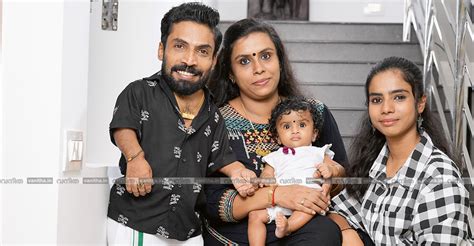 ‘എന്റെ കുഞ്ഞിനെ എടുക്കാനാകും, പക്ഷേ എടുത്തുകൊണ്ടു നടക്കാൻ കഴിയില്ല ...