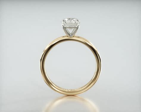 Solitaire Engagement Ring Embellished With a Classic Basket Head-s01yh03p