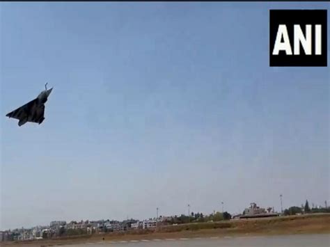 Defence Ministry issues Rs 65,000 cr tender to HAL for buying 97 LCA ...