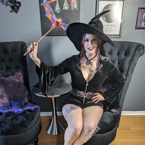 Sexy Witch Costume - Affordable, Comfortable & Spooky Cute!