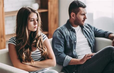 10 Obvious Signs You Are Stuck In A Hopeless, Loveless Marriage ...