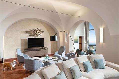 Capri Villa on Spectacular Clifftop, Amalfi Coast, Italy– Icon Private ...
