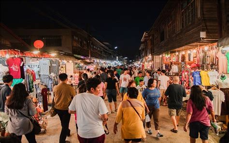 夜市摆摊卖什么好?夜市最赚钱的摆摊项目有哪些-雀恰营销