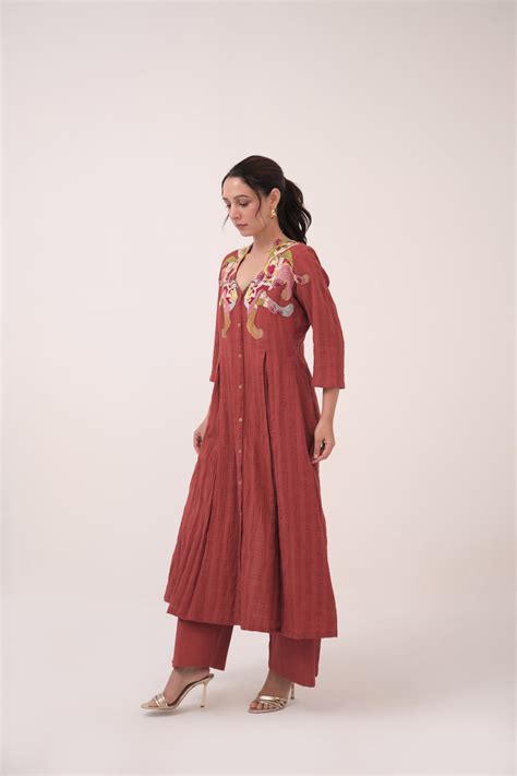 Hand-Embroidered Panelled Kurta Set Berry – Ruchi Marodia