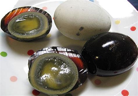 皮蛋[松花蛋]的热量(卡路里cal),皮蛋[松花蛋]的功效与作用,皮蛋[松花蛋]的食用方法,皮蛋[松花蛋]的营养价值