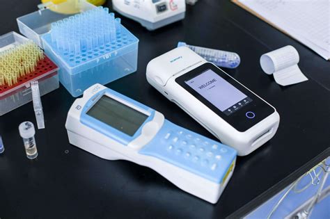 Handheld Blood Gas Analyzers Comparison: Abbott i-STAT vs. Siemens EPOC ...