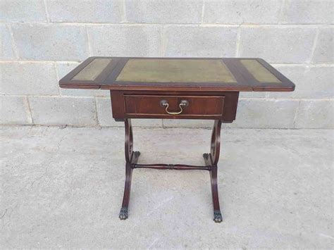 Mesa auxiliar antigua estilo inglés Regency. Mueble mesita mesilla de ...