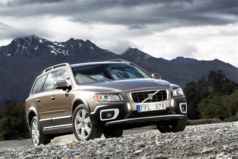 Volvo XC70 Estate Review (2007 - 2016) | Parkers