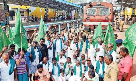 Farmers stage rail roko across TN Delta region, seek profitable pricing ...