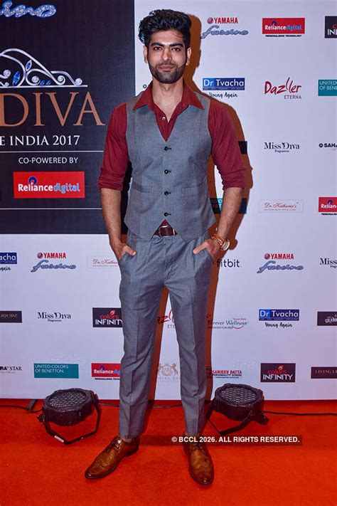 Lara Dutta and Mahesh Bhupati walk hand-in-hand on the red carpet ...