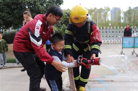 消防进校园,安全伴我行——实验幼儿园举行消防演练暨消防教育进校园活动