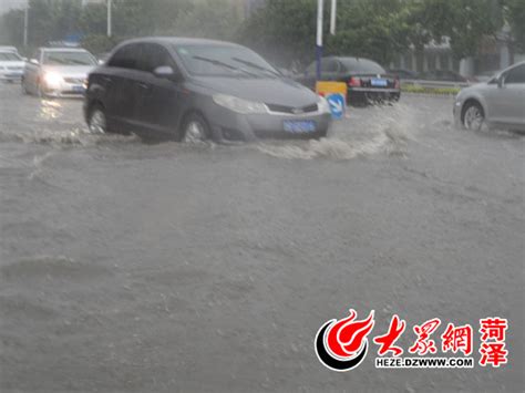 一场大雨让菏泽成了水城 市民调侃“开车如撑船”_菏泽大众网