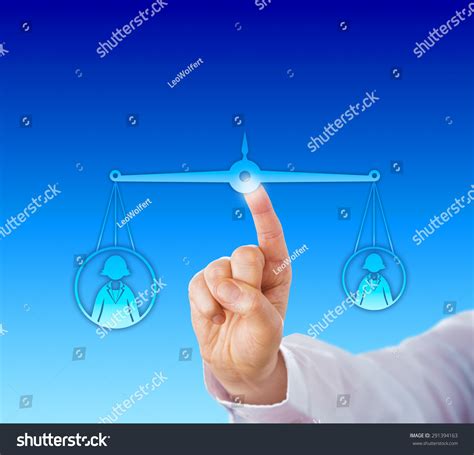 Light Heavy Balance Scale 的图像结果