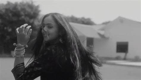 किसी ने किया डिलीट या कुछ और... राधिका के 'गायब' सोशल मीडिया अकाउंट्स ...