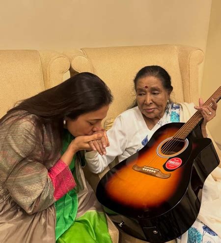 Tabu shares how Asha Bhosle surprised her with a guitar at her doorstep ...