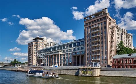 Дом на набережной — Европа, Россия, Москва