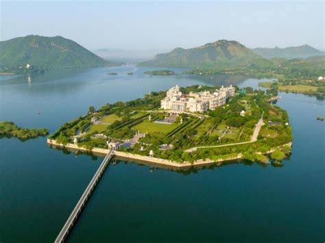 Badminton player PV Sindhu marries in Udaipur