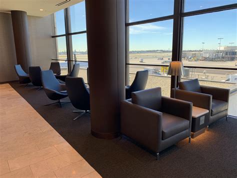 Review: United Airlines Polaris Lounge Los Angeles (LAX) - Live and Let ...