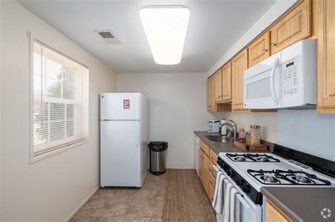 Colony Hill Apartments & Townhomes - 24 Colony Hill Ct, Baltimore, MD ...