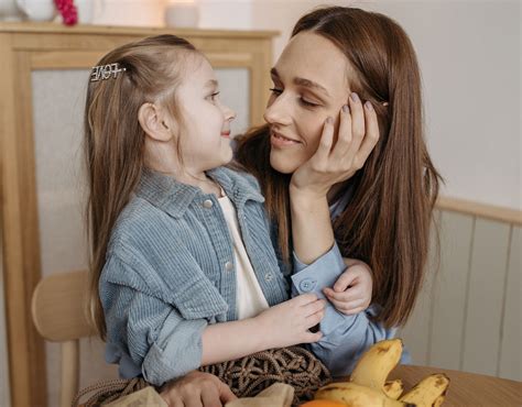 What Is Oldest Child Syndrome & How It Affects Filipino Kids