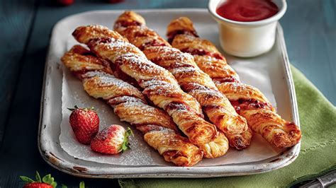 Strawberry Puff Pastry Twists: A Crispy, Creamy & Fruity Bite ...