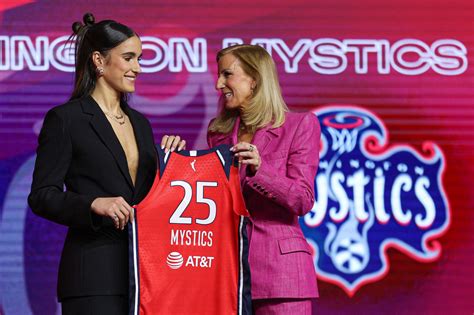 WATCH: Sonia Citron Shares a Moment With Boyfriend Marist Liufau After ...