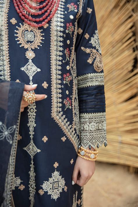 Qalamkar Marahil Luxury Lawn Collection 2022 – Rua ft. Hania Aamir ...