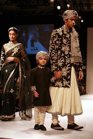 Vidya Balan, Sridevi cheer for Sabyasachi at LFW - India Today