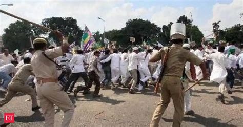 Muzaffarnagar riots: 408 booked for murder, IG to head SIC - The ...