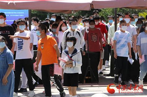 【陇拍客】中考首日，兰州3.5万学子自信迎考_腾讯新闻