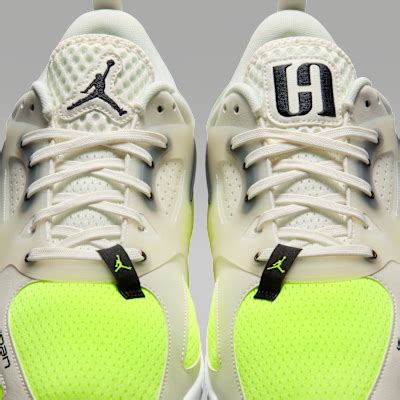 Jordan Heir Series PF 'White and Black Volt' Basketball Shoes. Nike IN