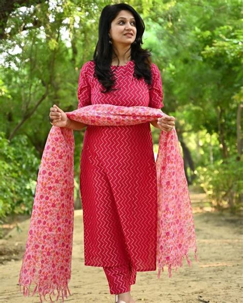 Ethnic Wear - Buy Indian Ethnic Wear for Women - The Fab Factory
