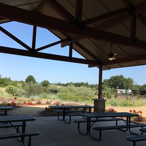 SOUTHERN OREGON RV PARK (Central Point) - Campground Reviews & Photos ...