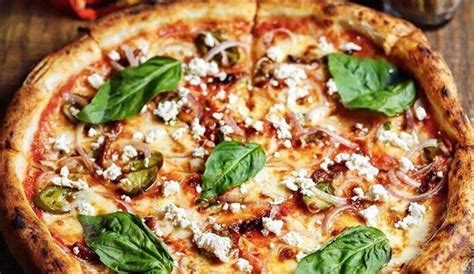 Best Vegetarian Pizzas In Pune | WhatsHot Pune