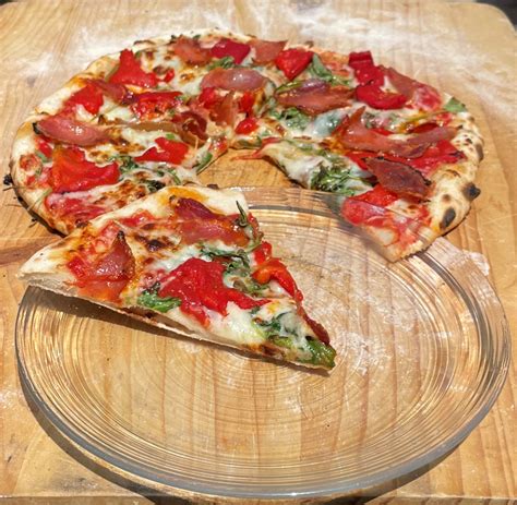 How Many Calories Are In A 10 Inch Pizza? - Satisfying Slice