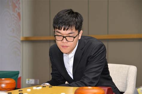 全运会柯洁提前一轮夺冠 人机战后已十九连胜_棋牌_新浪竞技风暴_新浪网