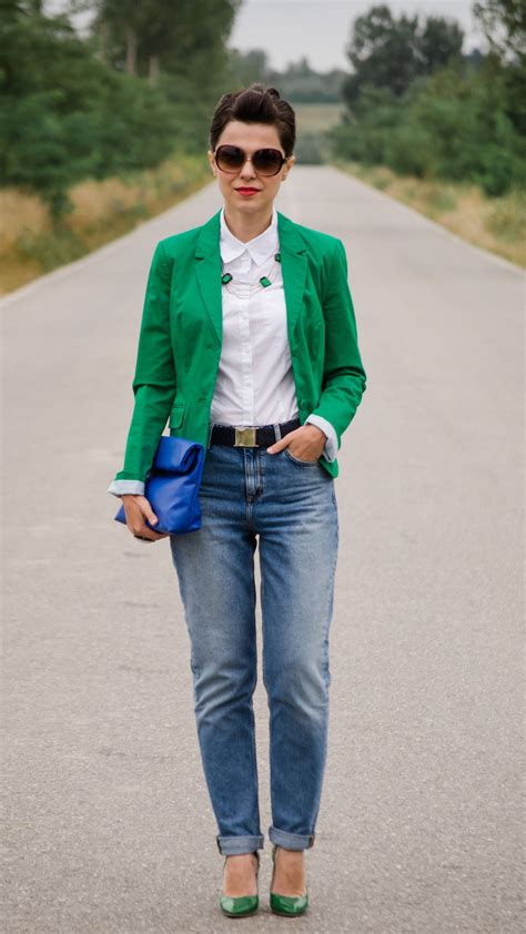 Miss Green: Take your mom jeans and go emerald green! | Green blazer ...
