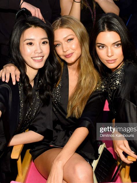 Stunning | Model pakaian wanita, Wanita, Pakaian wanita