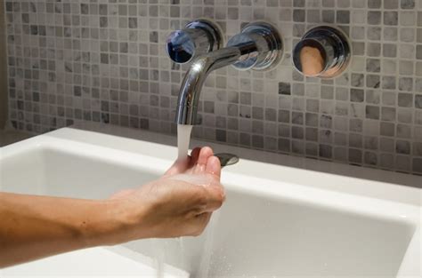 Hand washing | Premium Photo