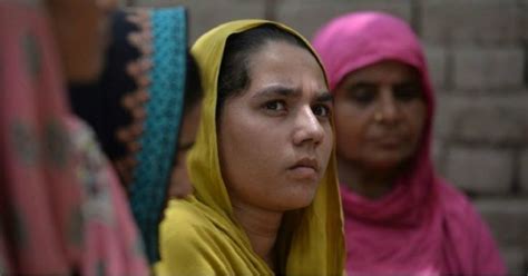 Women In This Pakistani Village Defy Norms To Vote For The First Time ...
