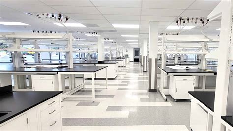 School Science Lab Design 的图像结果