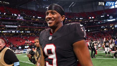 WATCH: Michael Penix Jr. Surprises Girlfriend Olivia Carter With ...