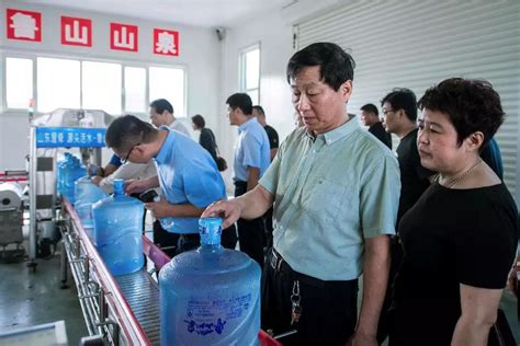 鲁山山泉一次性大瓶水、桶装水二合一智能流水线正式投产！_搜狐汽车_搜狐网