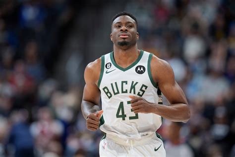 Thanasis Antetokounmpo Wife: Is He Married? Bio, Age, Net Worth And ...