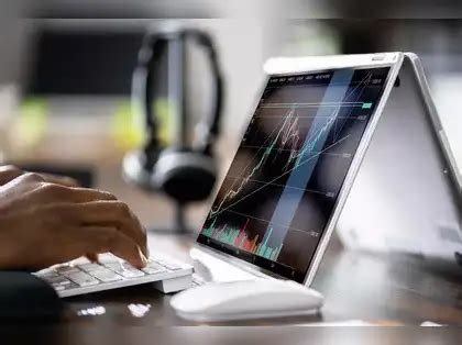 Bulls Strengthen Grip On Nifty | Resistance At 25,500 In Focus